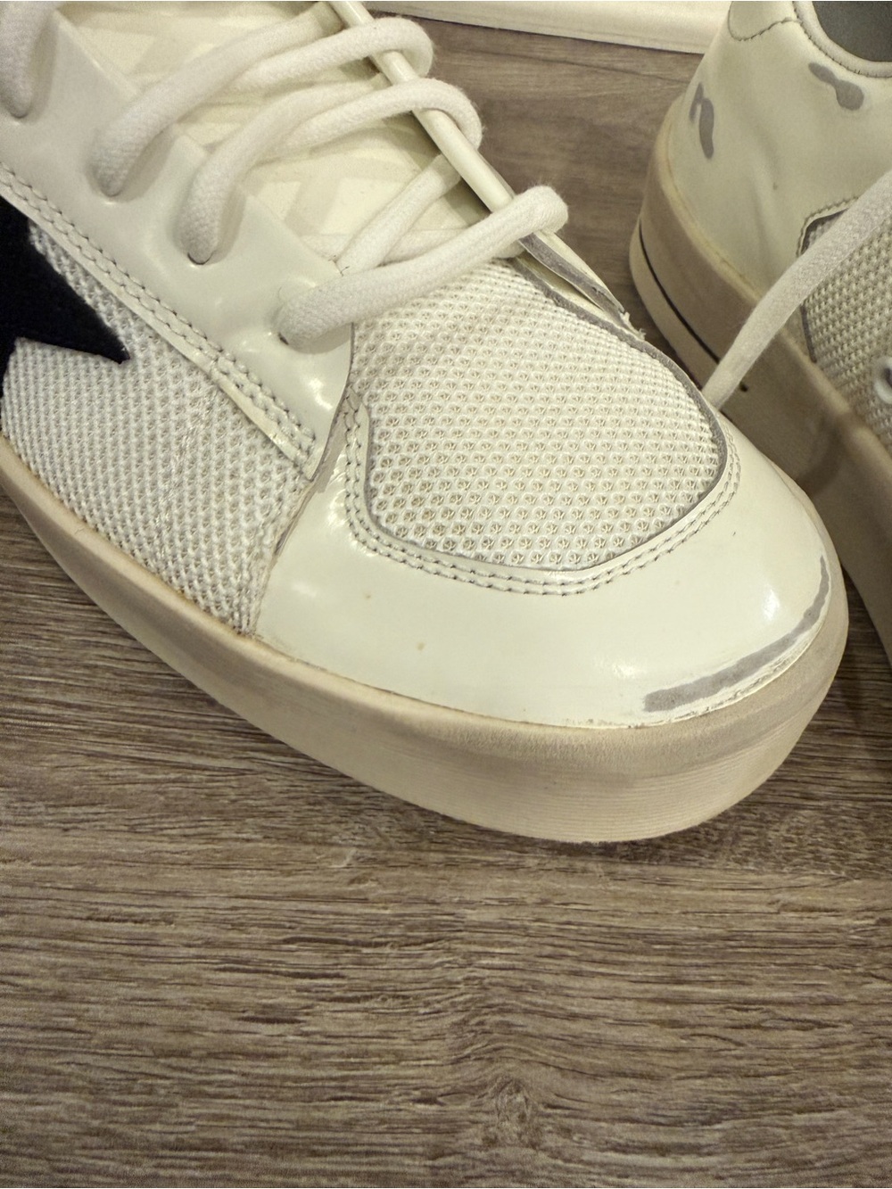 Golden Goose White Sneakers with Black Star - Picture 11 of 11